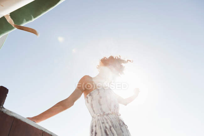 Young woman on yacht, dancing — Stock Photo