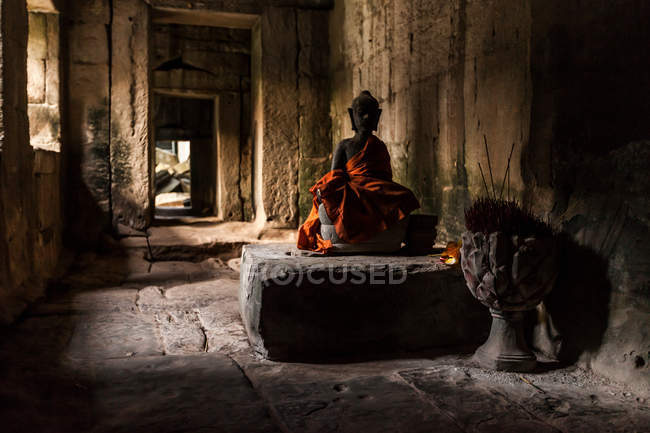 Buddha statue at the Ta Prohm Temple ruins — Stock Photo