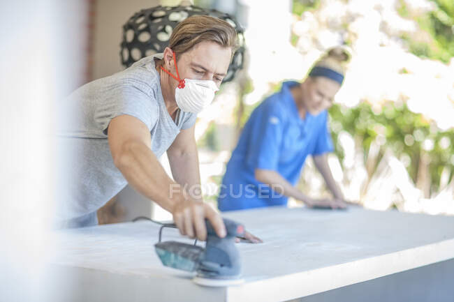 Cape Town, South Africa couple renovating home together — Stock Photo