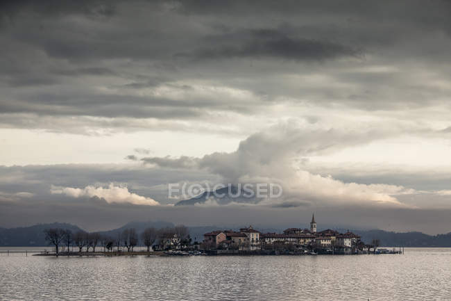 Lago Maggiore, Piamonte, Lombardía, Italia - foto de stock