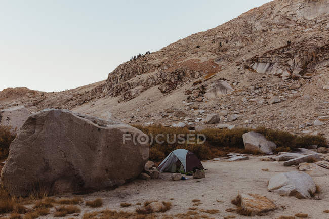 Dome tent in rocky landscape, Mineral King, Sequoia National Park, California, USA — Stock Photo