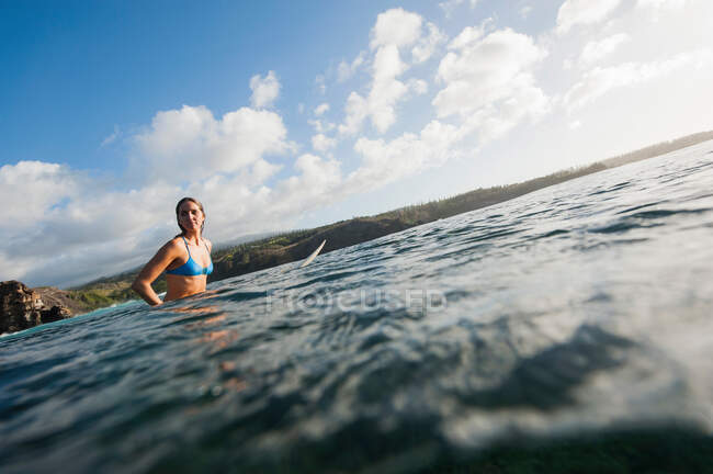 Surfer sitting on board in water — Stock Photo