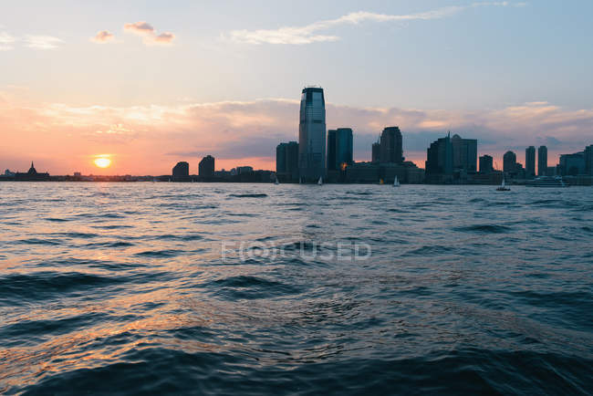 Financial district and waterfront, Battery Park, New Jersey, New York, USA — Stock Photo