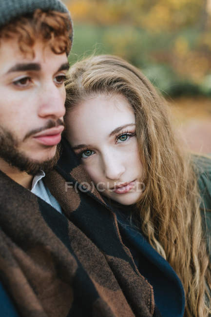 Young couple resting in park, Boston, Massachusetts, USA — Stock Photo