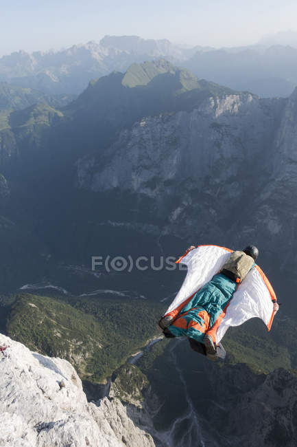 Tuta basejumper da montagna, Dolomiti, Italia — Foto stock