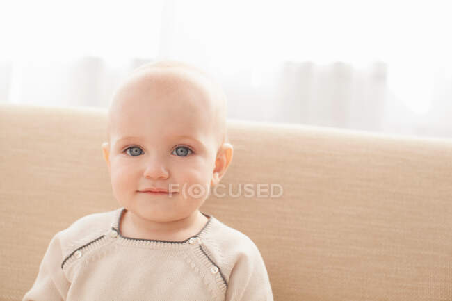 Close up de bebê menina? s rosto sorridente — Fotografia de Stock