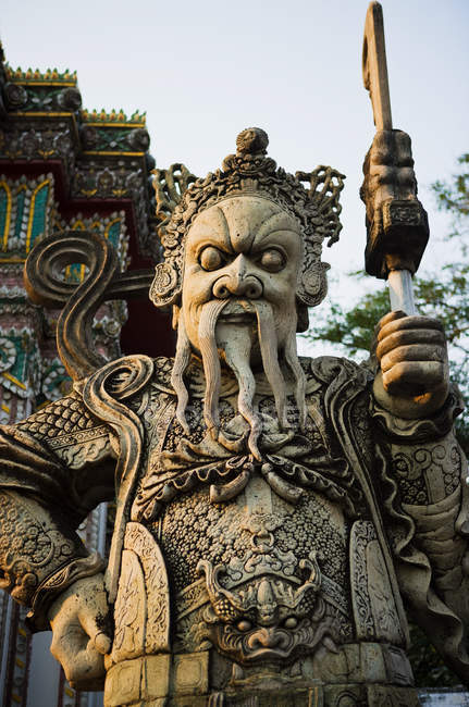 Guardian statue at wat pho temple — Stock Photo