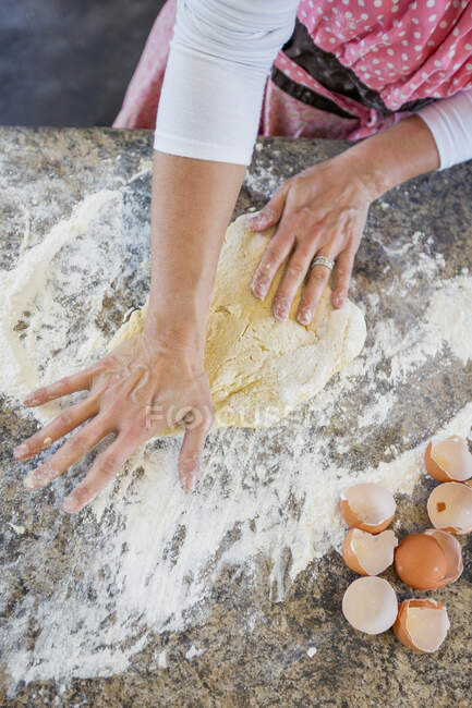 Mature woman making home made pasta, overhead view — Stock Photo