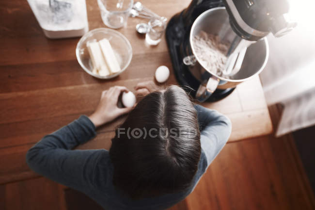 Young girl using food mixer, overhead view — Stock Photo