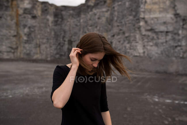 Portrait of woman, cliff in background, Ottawa, Ontario — Stock Photo