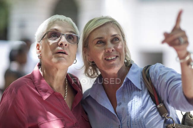 Cape Town, South Africa two elderly woman — Stock Photo