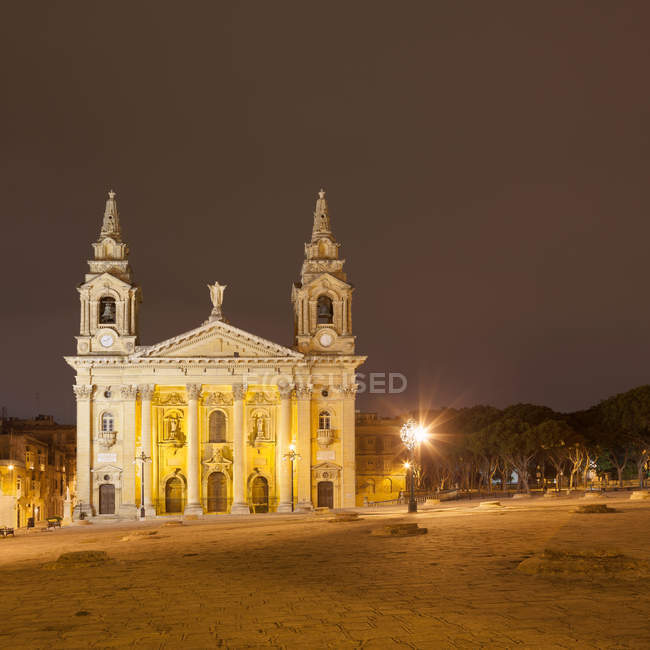 Publius Eglise la nuit à Floriana — Photo de stock
