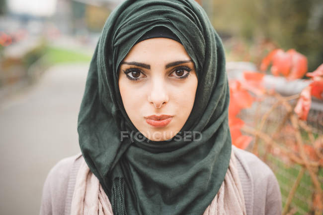Close up portrait of young woman wearing hijab — Stock Photo