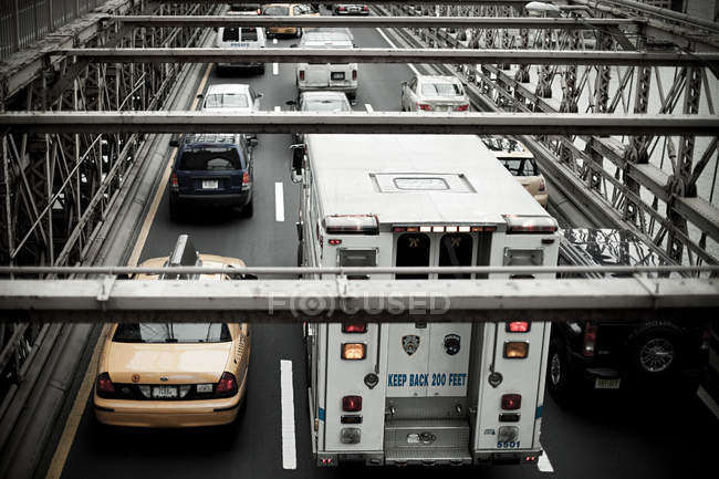 Движение на Бруклинском мосту, Соединенные Штаты Америки — стоковое фото