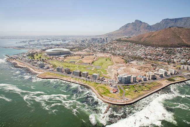 Vista aérea do estádio e da costa da cidade do Cabo — Fotografia de Stock