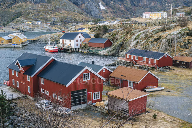 Erhöhte Ansicht der Häuser in reine, lofoten, norwegen — Stockfoto