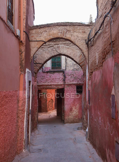 Arches between buildings — Stock Photo
