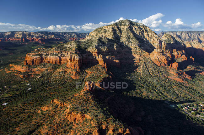 Soleil éclairé roches Sedona, Arizona, États-Unis — Photo de stock