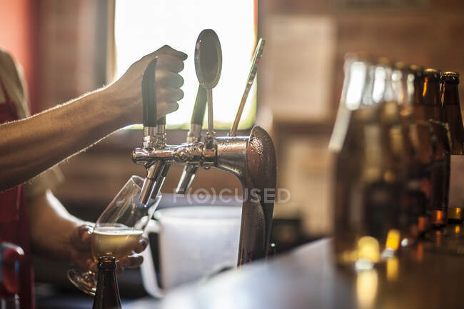 Cape Town, South Africa, pouring out beer in brewery room — Stock Photo