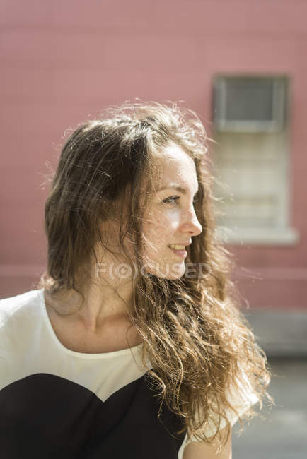 Profile portrait of woman looking away — Stock Photo