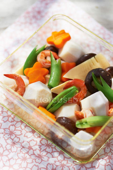 Японская кухня и свежие овощи — стоковое фото
