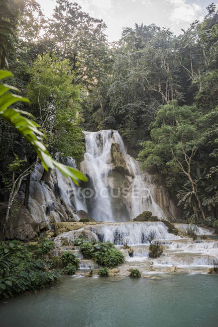 Водоспади Куанг Сі, Луанґпхабанґ, Лаос — стокове фото
