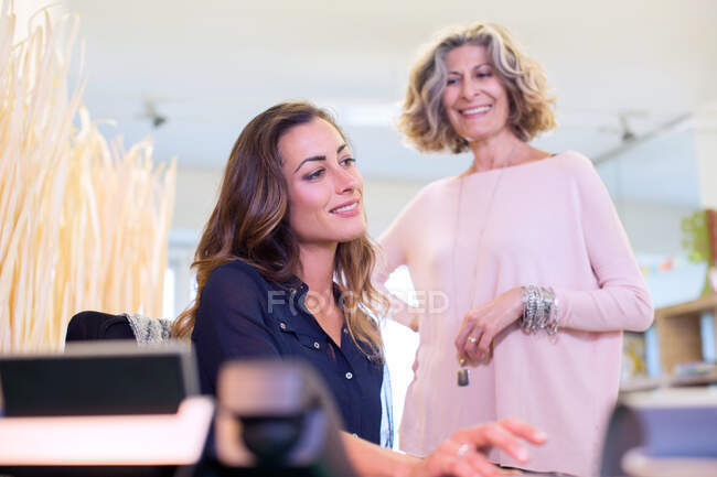 Two businesswomen at work in office — Stock Photo