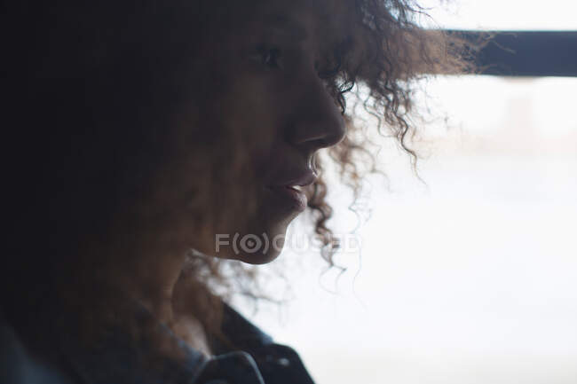 Close up retrato de sensual jovem mulher — Fotografia de Stock
