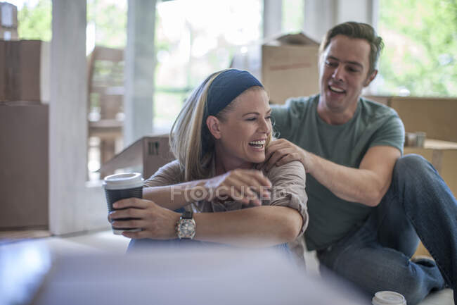 Cape Town, South Africa, couple moving house — Stock Photo
