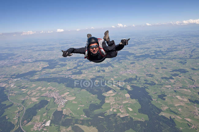 Skydiver flying in the sky — Stock Photo