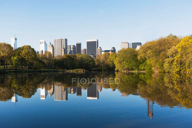 Lago en Central Park - foto de stock
