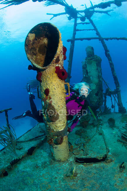 Immersione subacquea sul naufragio — Foto stock