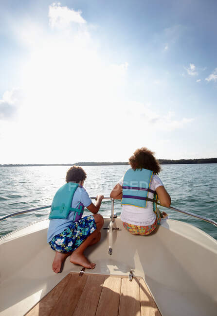 Two children looking at view from motorboat — Stock Photo