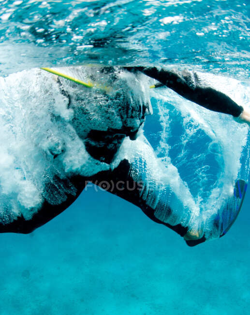 Giant stride entry into water — Stock Photo