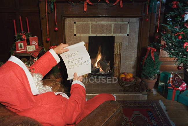 Santa claus reading a letter — Stock Photo