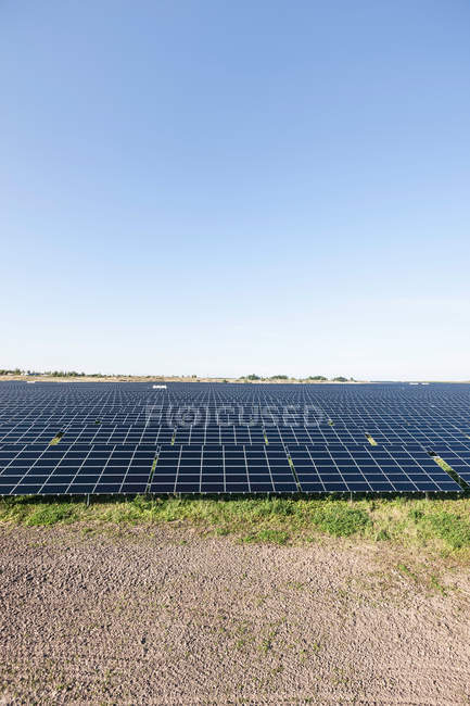 Planta fotovoltaica Senftenberg Solarpark - foto de stock