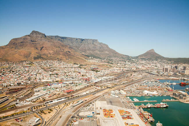 Городской пейзаж Кейптауна и скала — стоковое фото