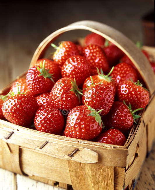 Fresh strawberries in basket, close up shot — Stock Photo