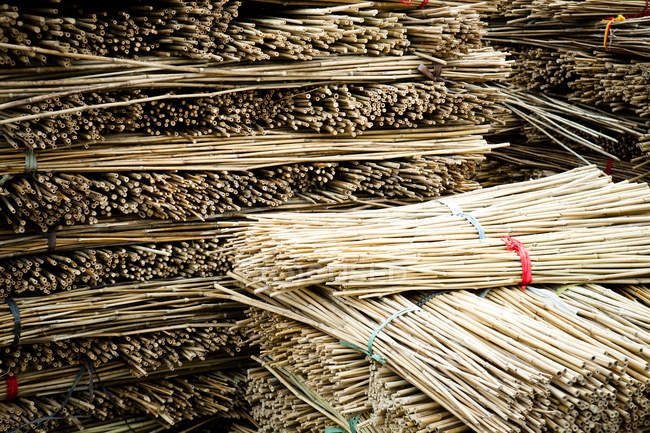 Haces de madera de bambú - foto de stock
