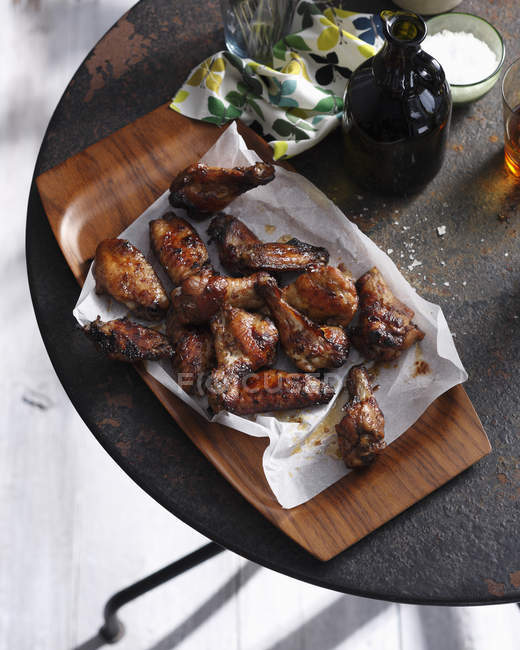 Spicy chicken wings on serving tray — Stock Photo