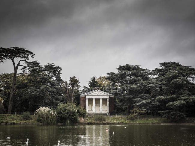 Храм на бездротовий парк, західній частині Лондона, Англія — стокове фото