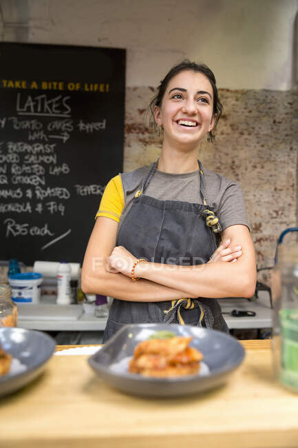 Portrait of female stall holder on cooperative food market stall — Stock Photo