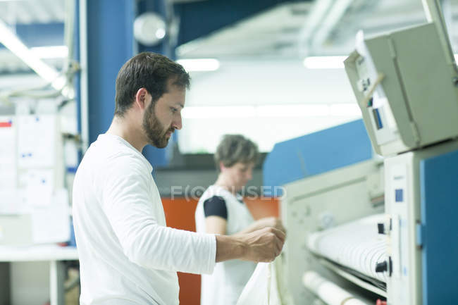 Adult Colleagues working in launderette together — Stock Photo