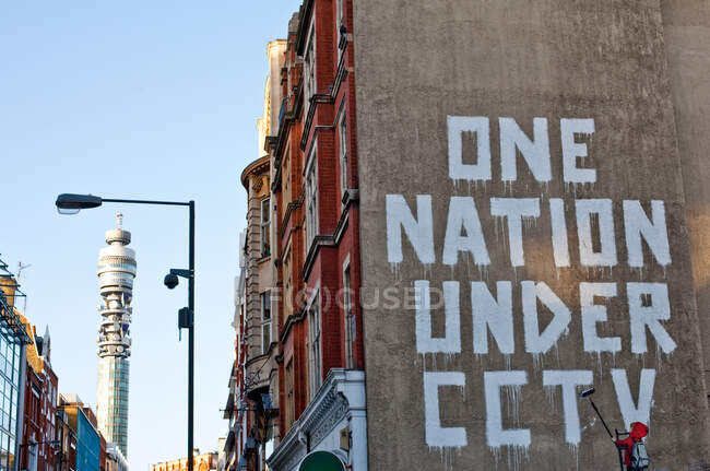 Letras de grafite na parede, Londres, Inglaterra — Fotografia de Stock
