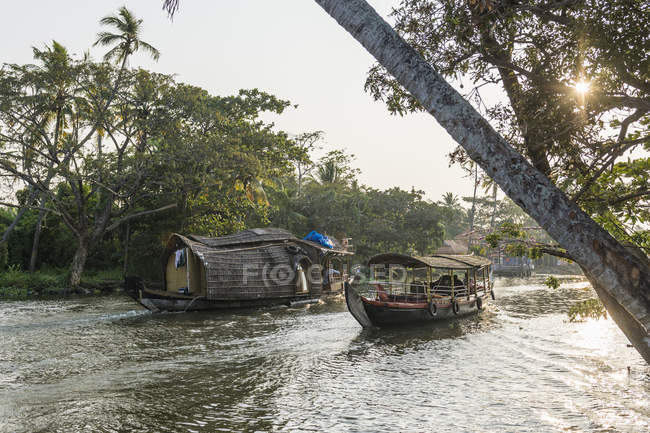 Péniches, Kerala Backwaters, Kerala, Inde — Photo de stock