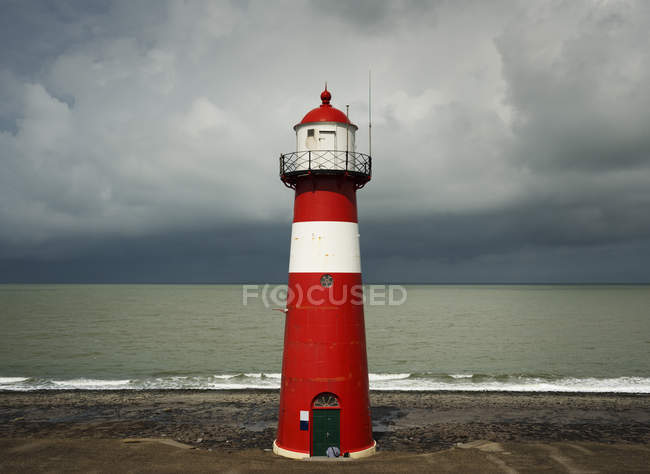 Westkapelle lighthouse before the rains starts falling, Westkapelle, Zeeland, Netherlands — Stock Photo