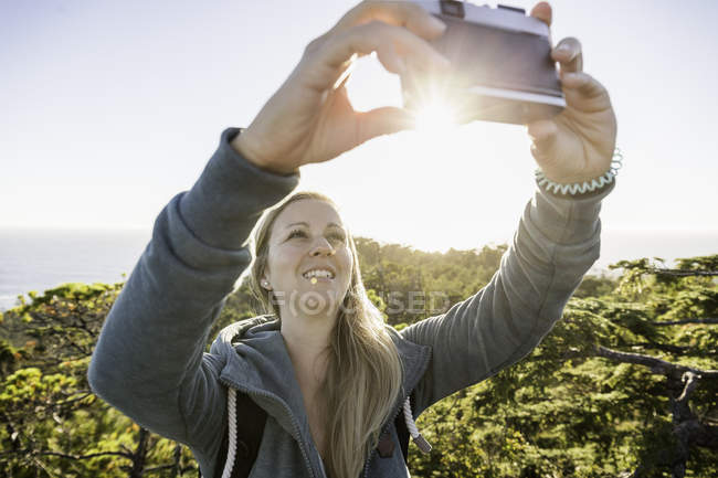 Female hiker taking selfie in coastal forest, Pacific Rim National Park, Vancouver Island, British Columbia, Canada — Stock Photo