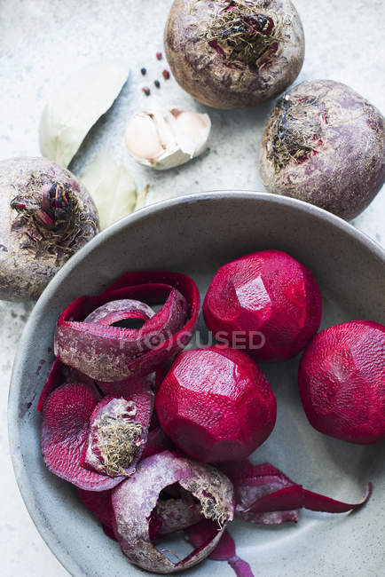 Top view of peeled beetroot in bowl — Stock Photo