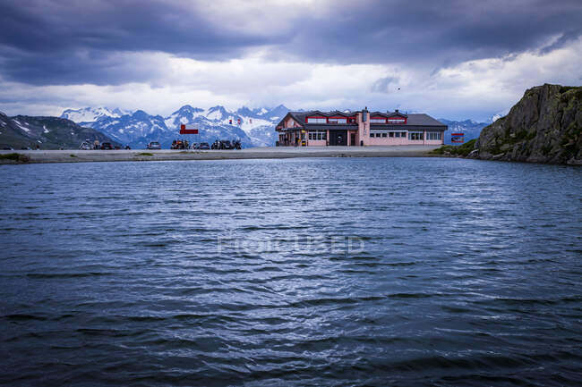 Lac, col de Nufenen, Suisse — Photo de stock