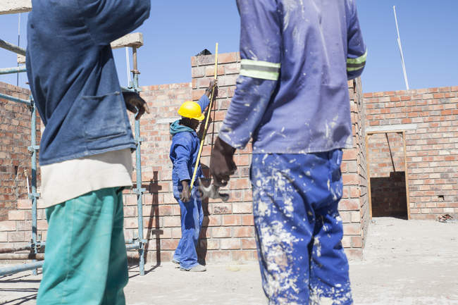 African Builders working on construction site — Stock Photo